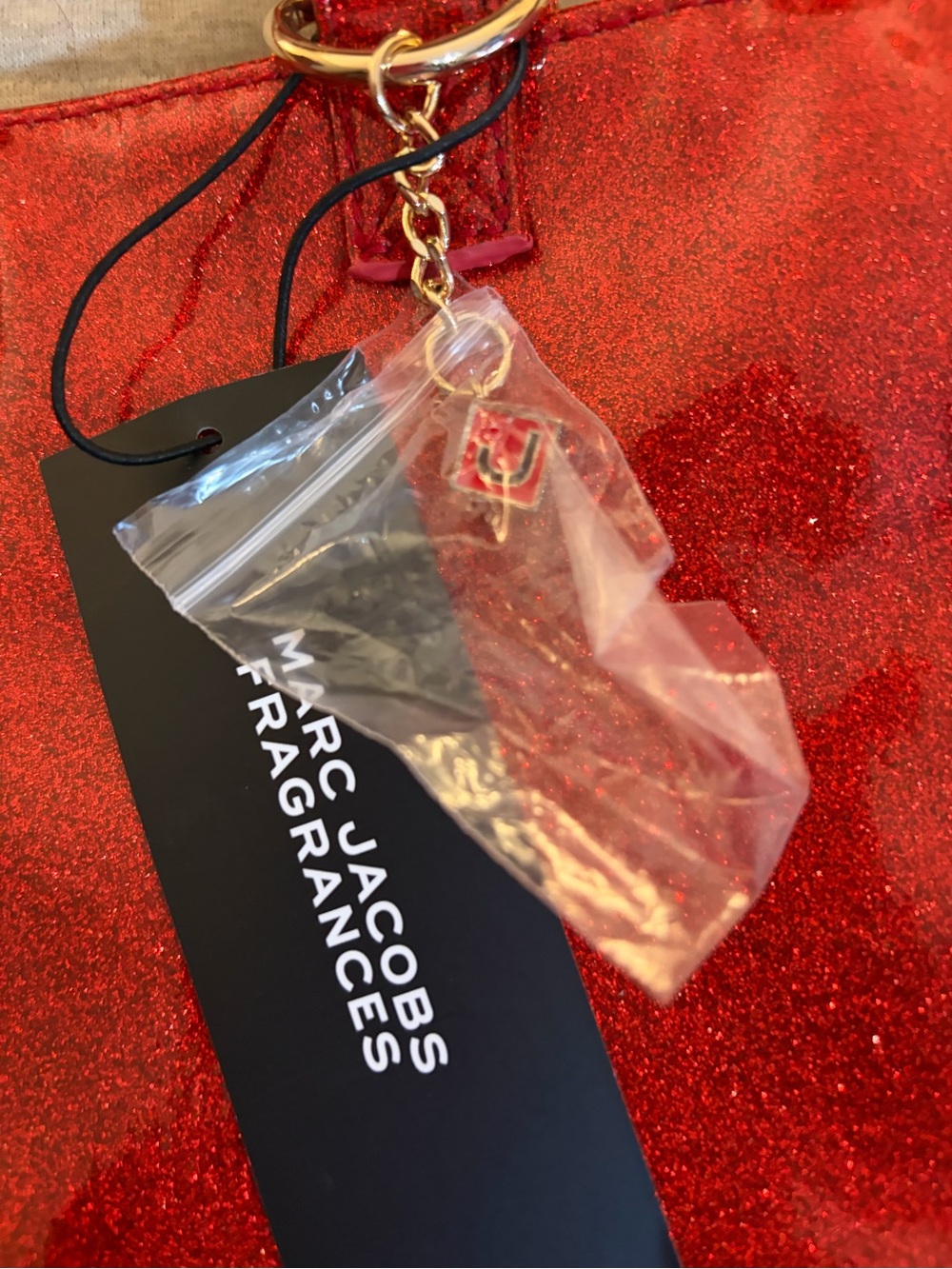 Marc Jacobs Fragrance Medium Tote Bag Glittery Red w/charm - Picture 3 of 5
